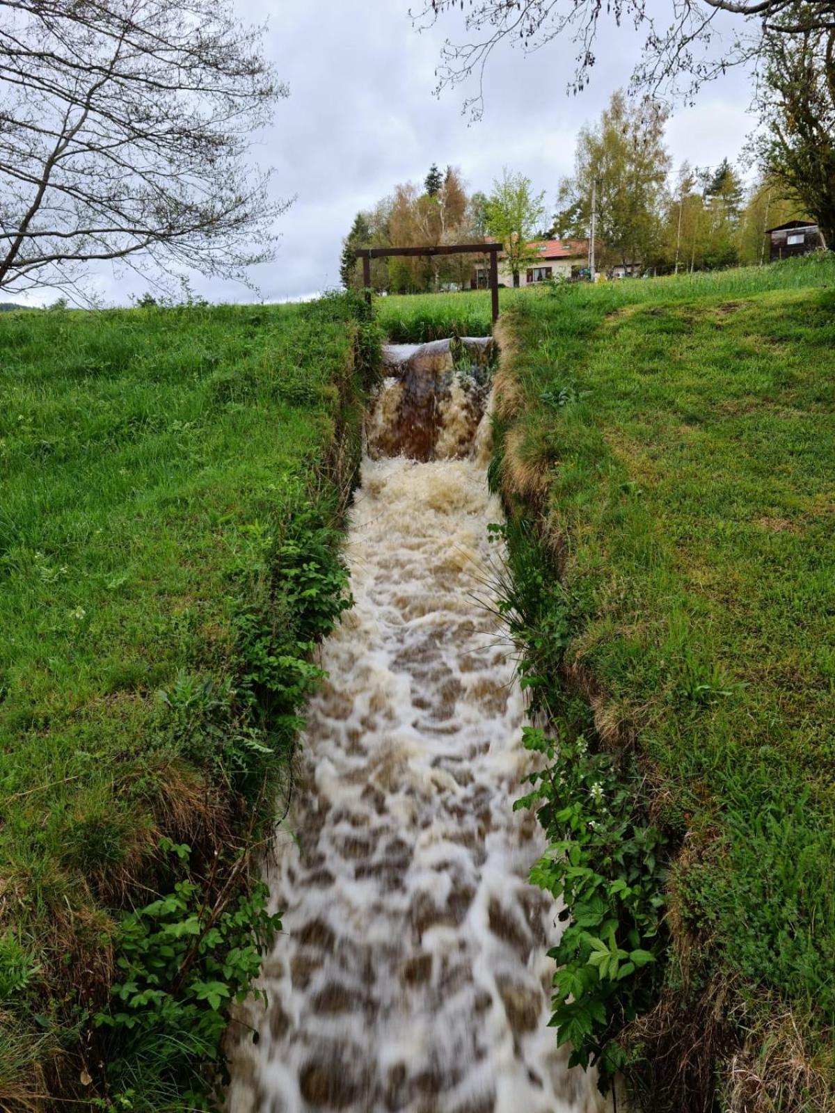 Chez Perlette Bed & Breakfast Merle-Leignec Bagian luar foto
